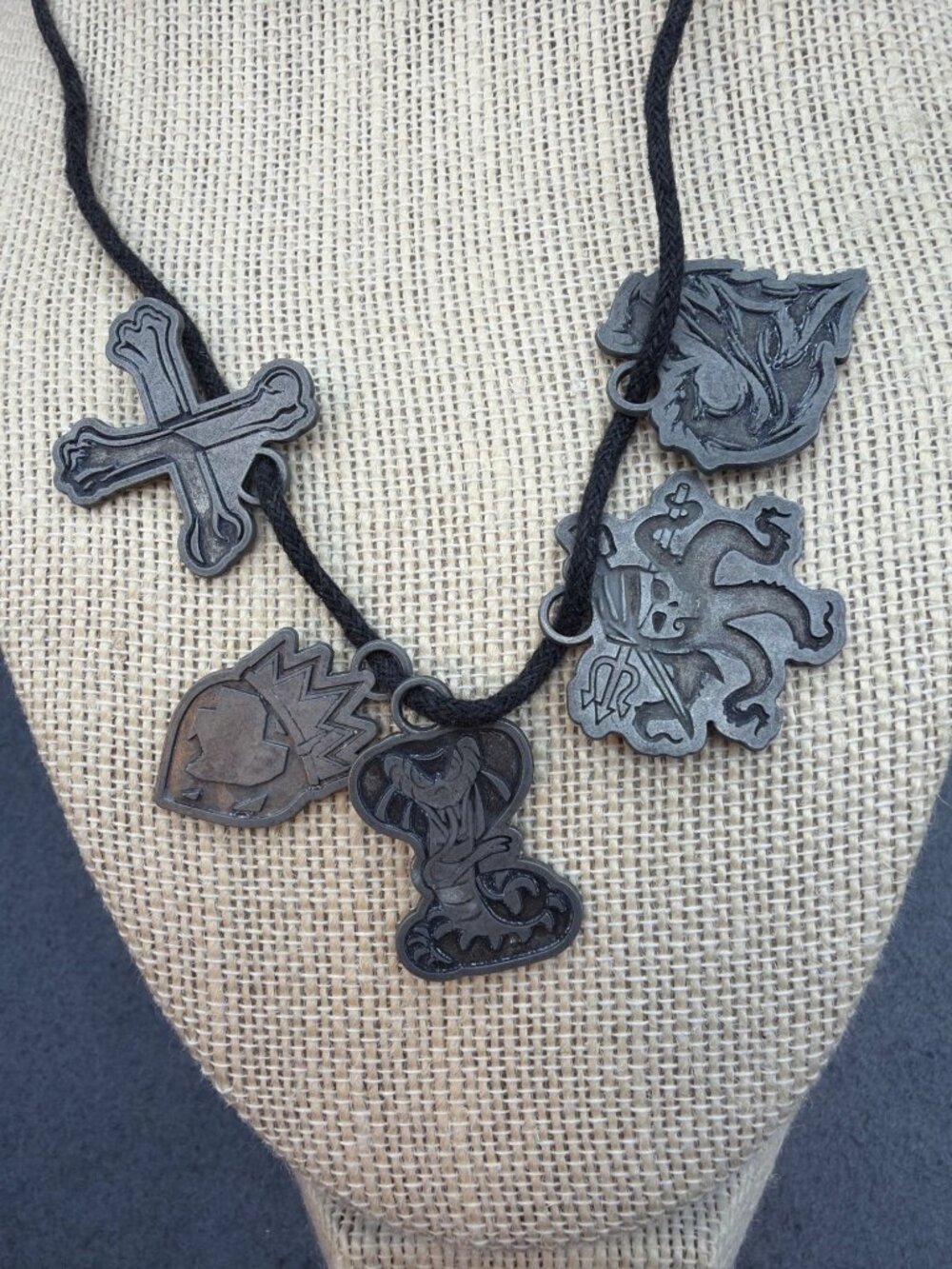 Disney Descendants Charms Necklace 18 In Black Cord 5 Iconic Villains Rebels